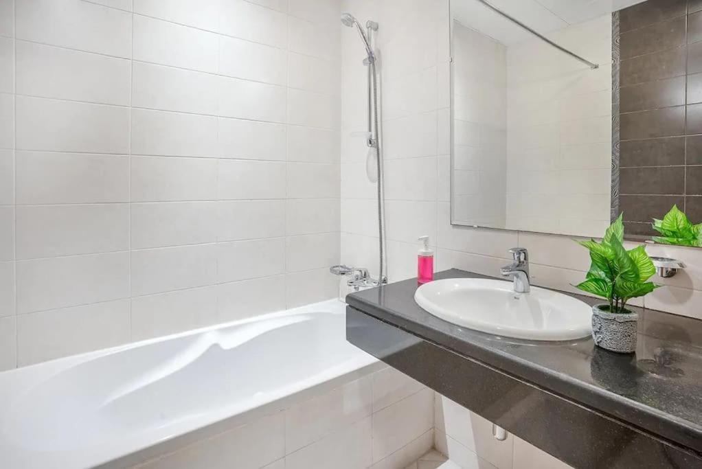 Prime Location 3 Bedroom Front Apartamento Abu Dhabi